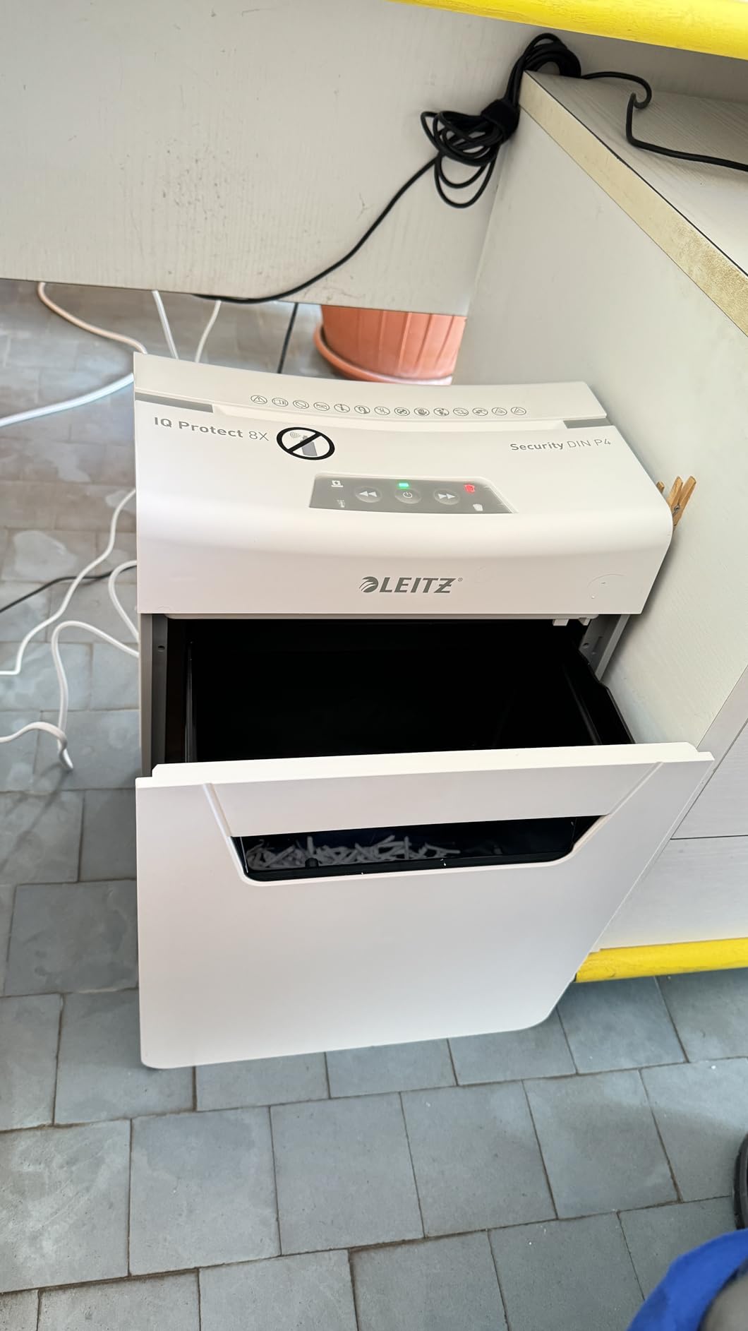 Solide, wird bei Dauerbetrieb warm