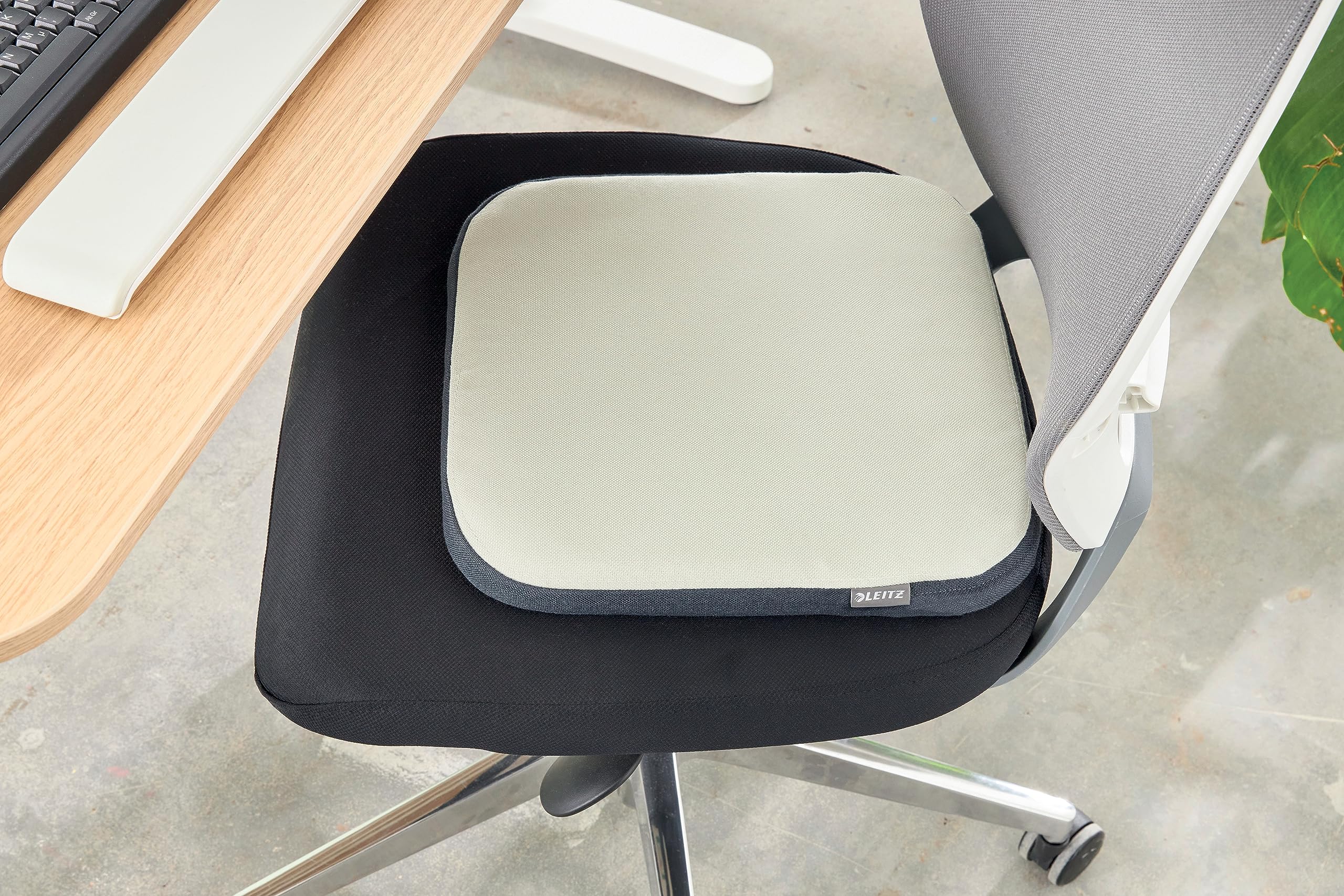 leitz-ergo-active-balance-sitzkissen-ergonomisches-luftkissen-hellgrau-65400085 image 7