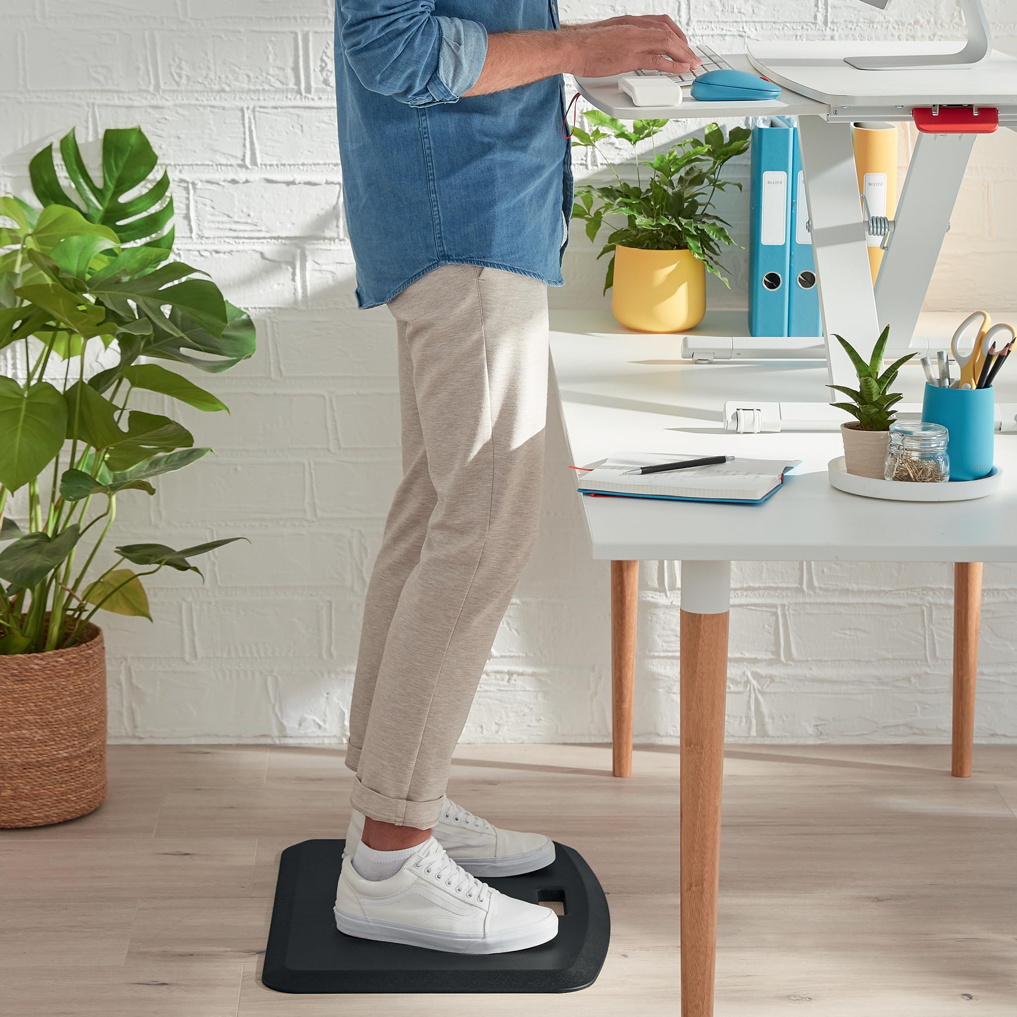 leitz-ergo-cosy-anti-erm-dungsmatte-grau-53690089-gepolsterte-stehmatte-457-x-56 image 6