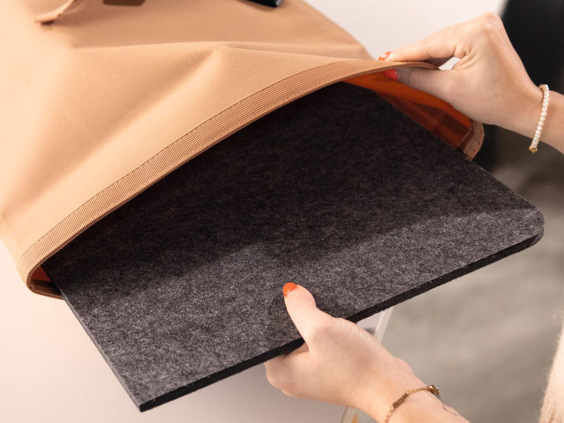 durable-effect-schreibtischunterlage-filz-anthrazit-zusammenklappbar-mit-handyha image 8